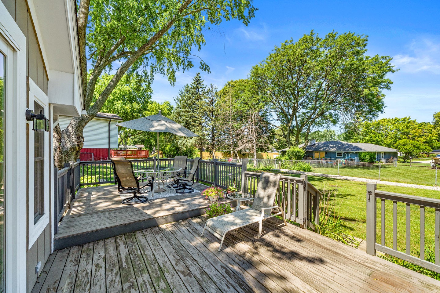 2309 Lowell Street, Aurora, IL 60506 Large 28'x13' deck
