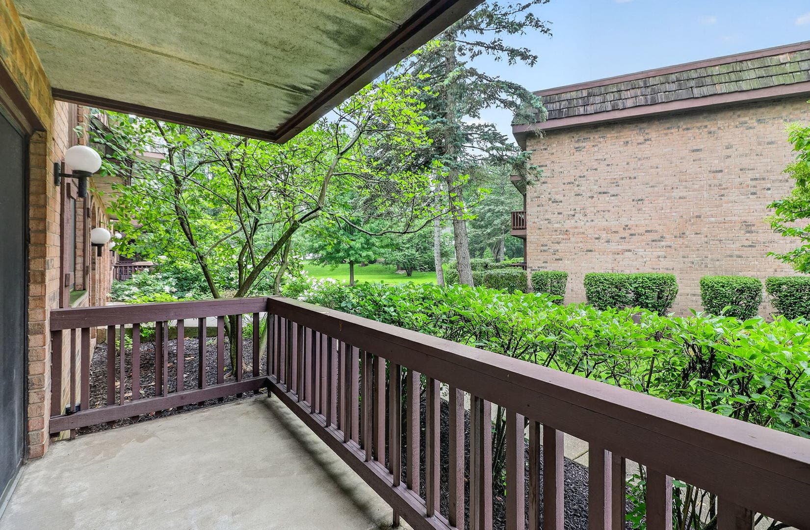 8000 Woodglen Lane, #110, Downers Grove, IL 60516 8000 Woodglen Lane, #110, Downers Grove, IL 60516