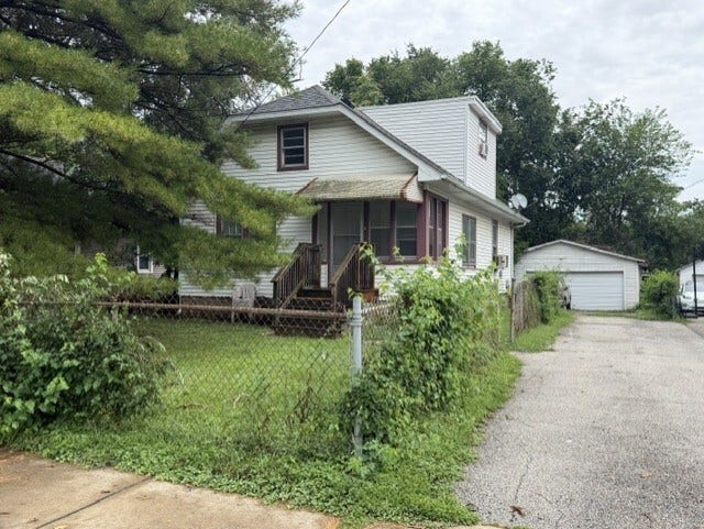 139 N Calhoun Street, Aurora, IL 60505 139 N Calhoun Street, Aurora, IL 60505