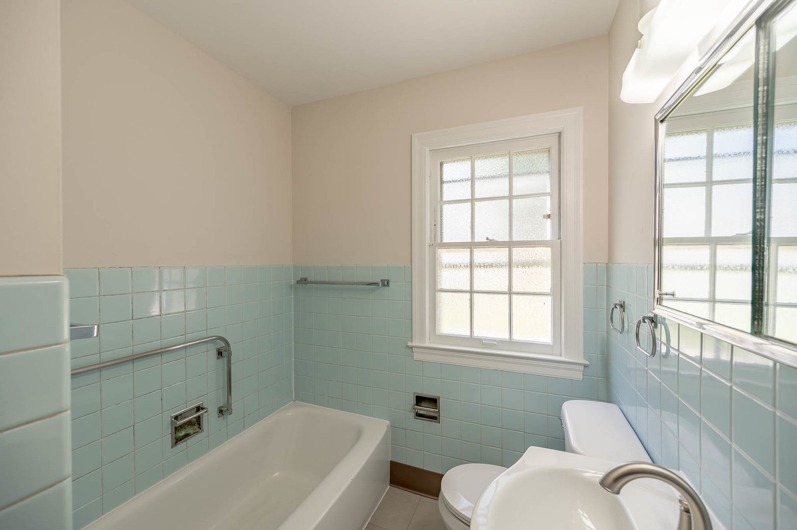 693 Enterprise Street, Elgin, IL 60120 693 Enterprise Street, Elgin, IL 60120