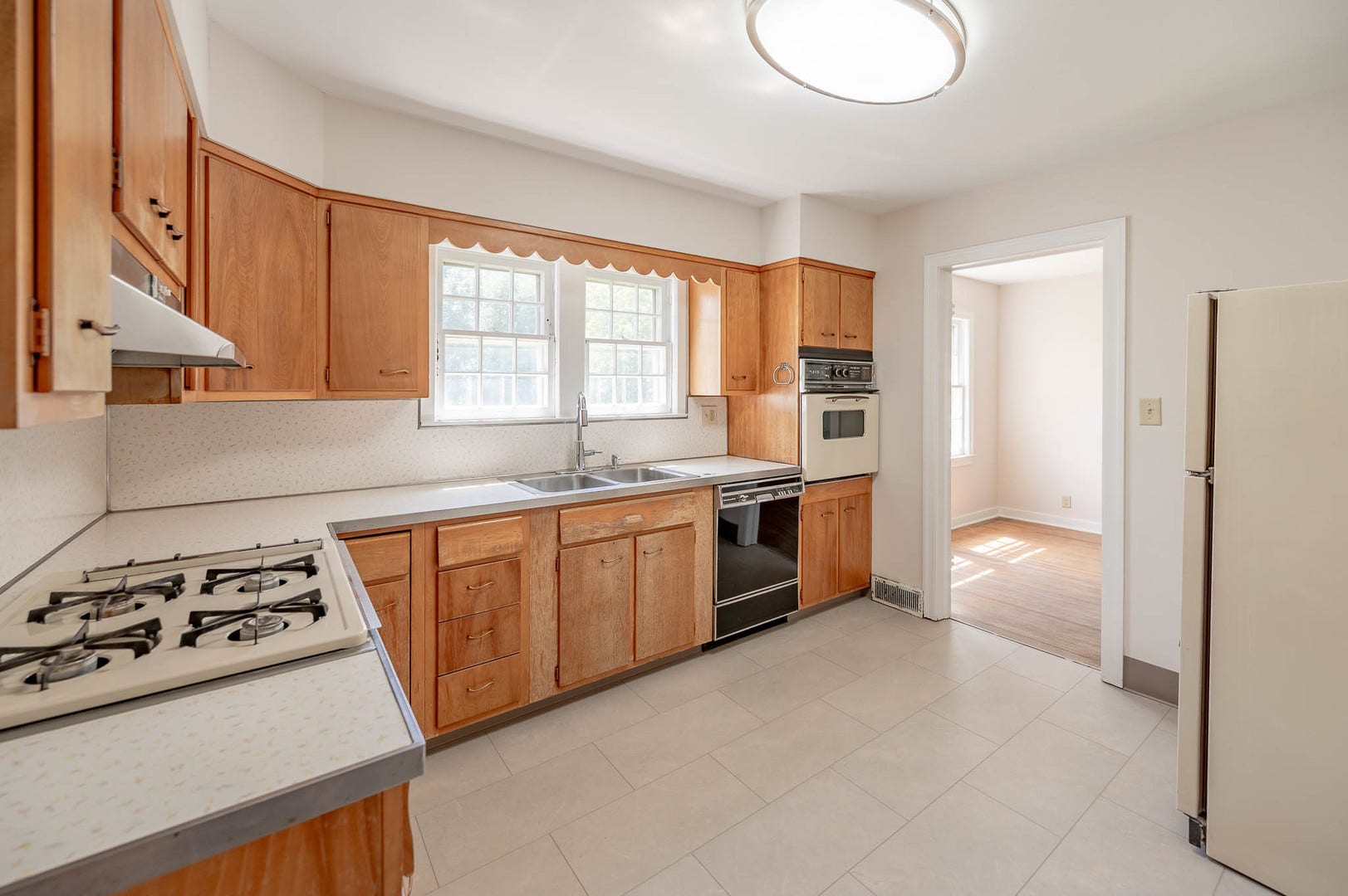 693 Enterprise Street, Elgin, IL 60120 693 Enterprise Street, Elgin, IL 60120