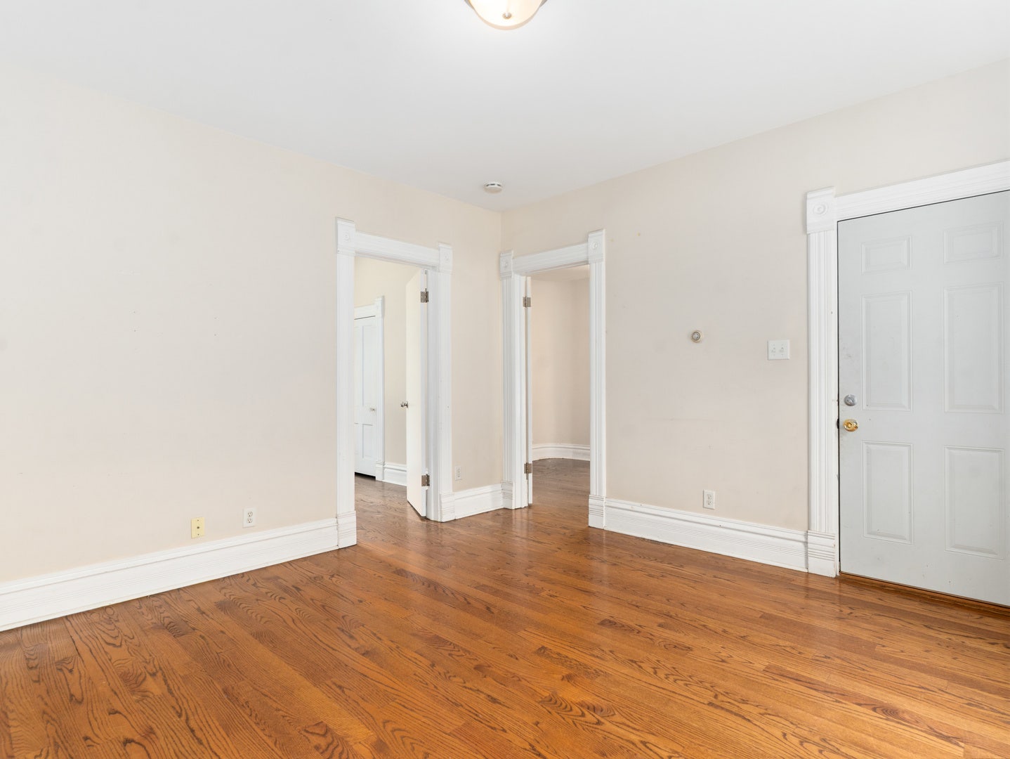 642 E Chicago Street, Elgin, IL 60120 642 E Chicago Street, Elgin, IL 60120