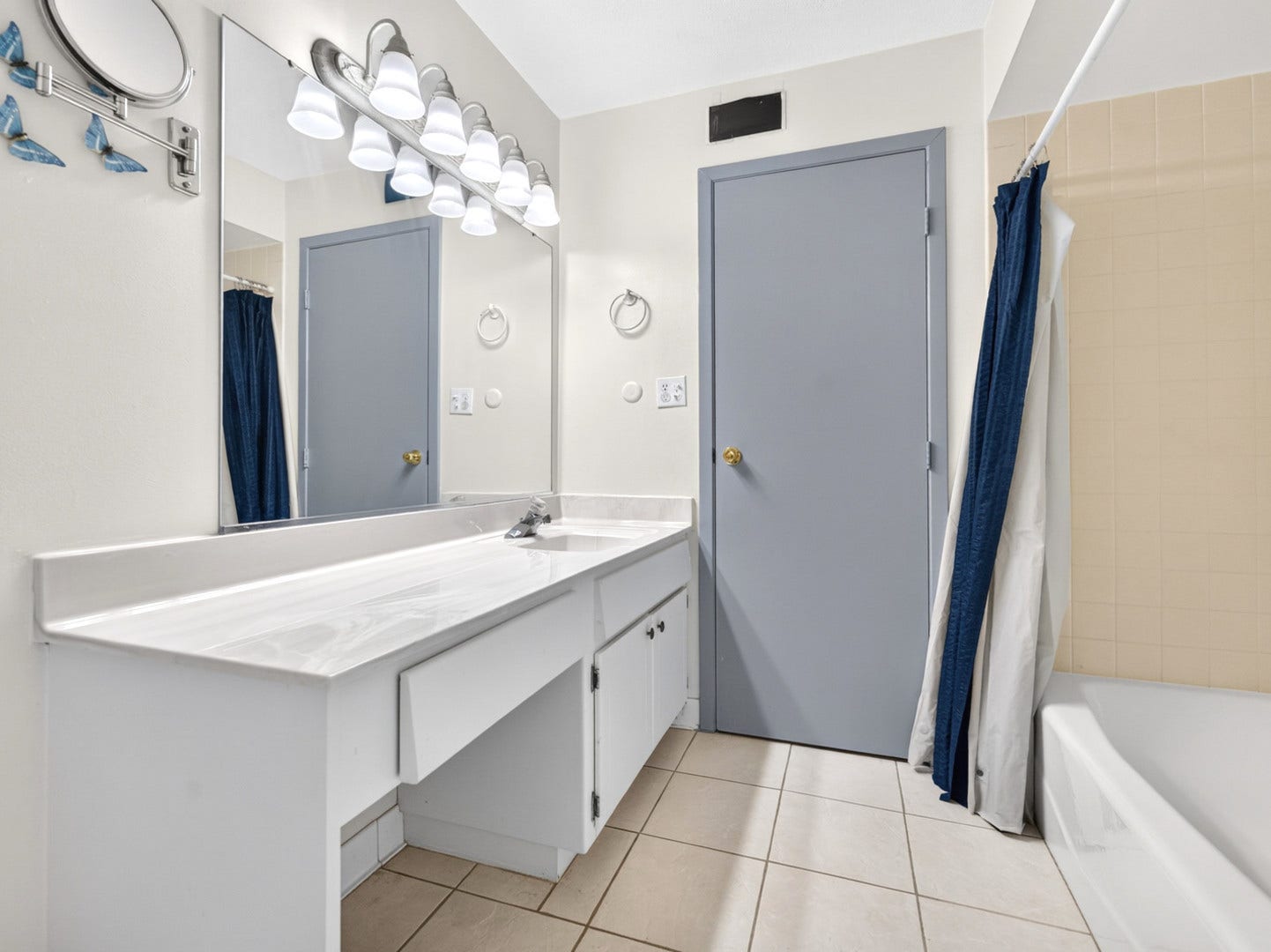15713 Orlan Brook Drive, #100, Orland Park, IL 60462 15713 Orlan Brook Drive, #100, Orland Park, IL 60462