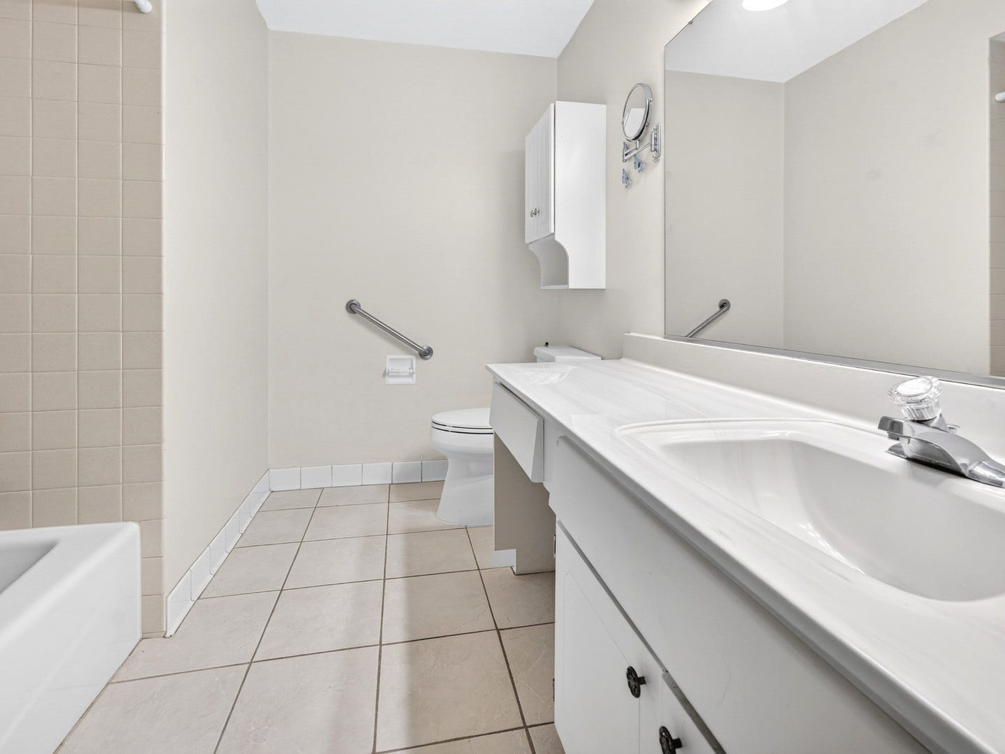 15713 Orlan Brook Drive, #100, Orland Park, IL 60462 15713 Orlan Brook Drive, #100, Orland Park, IL 60462
