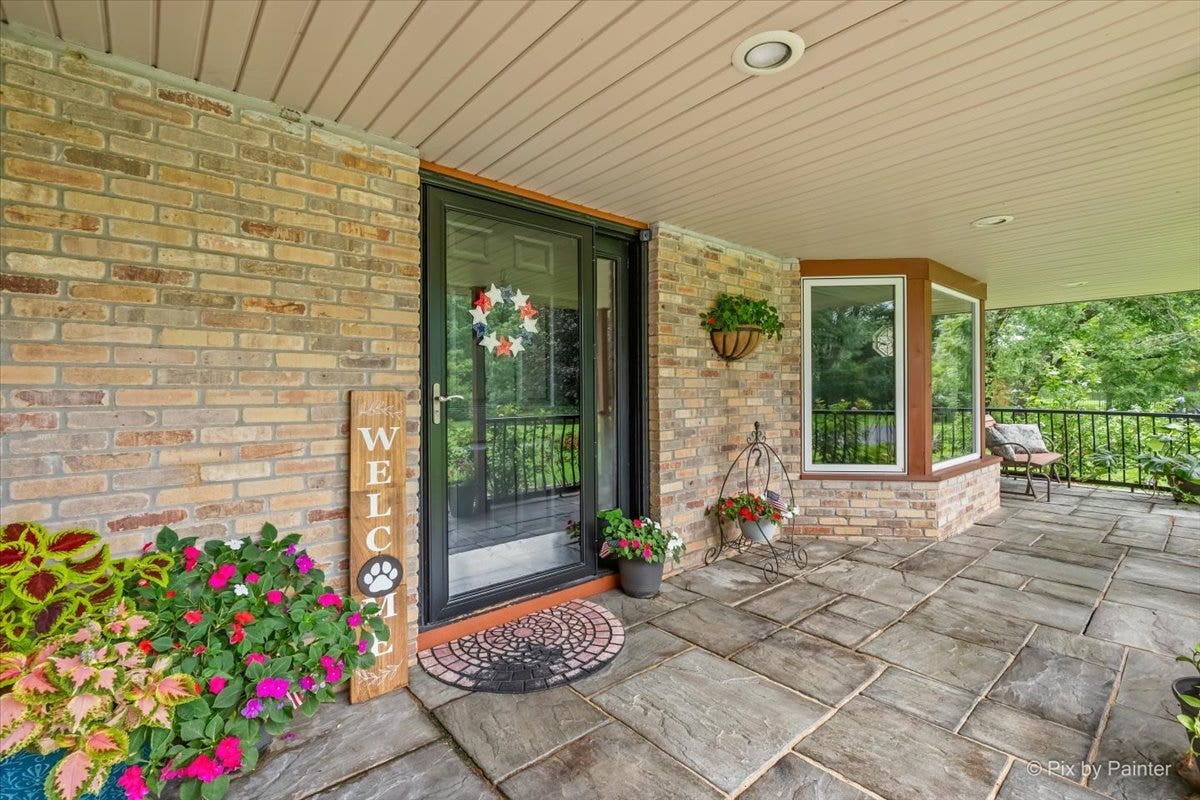 38W686 Ridgewood Lane, Elgin, IL 60124 38W686 Ridgewood Lane, Elgin, IL 60124