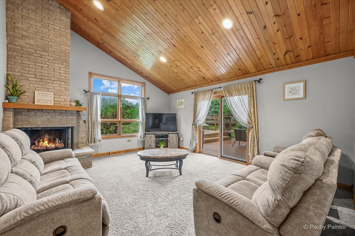 38W686 Ridgewood Lane, Elgin, IL 60124 38W686 Ridgewood Lane, Elgin, IL 60124