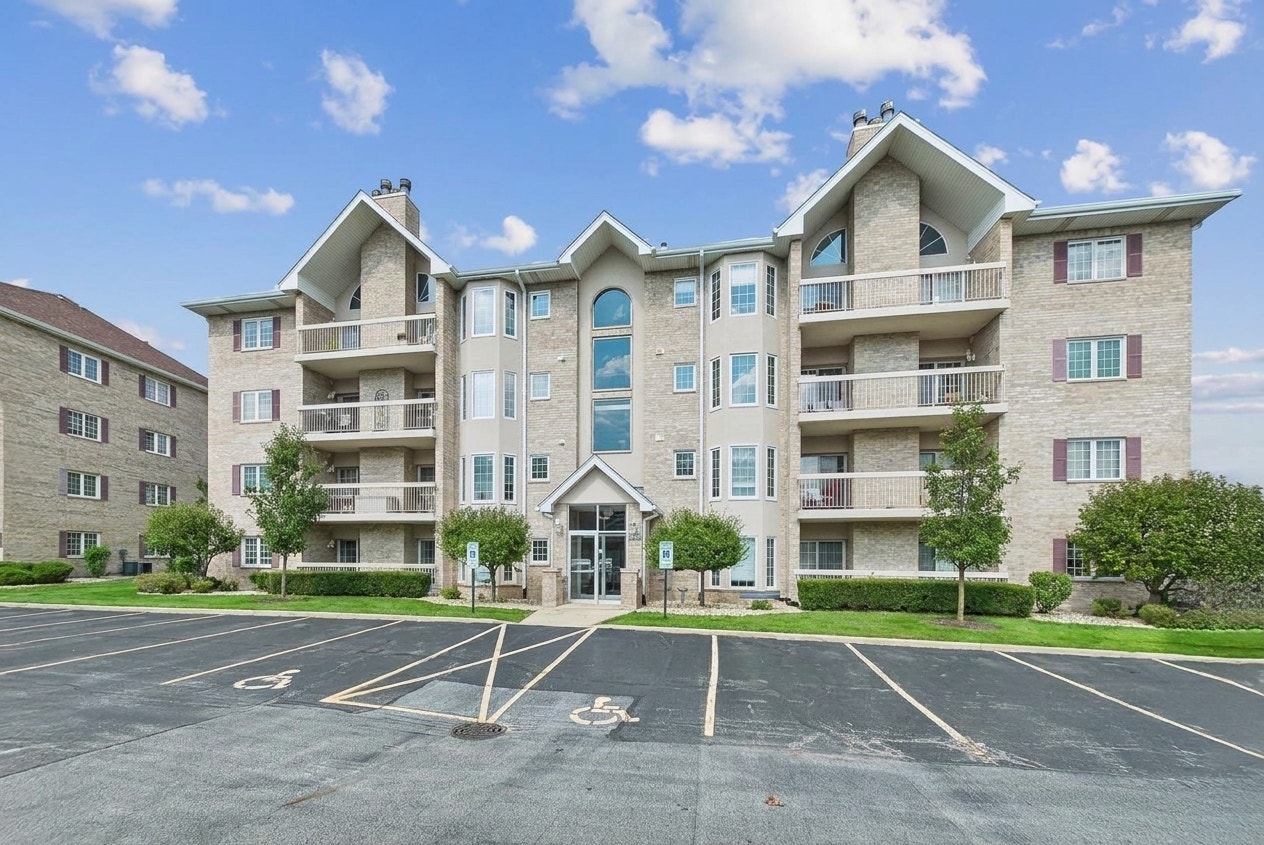 7763 Bristol Park Drive, #1NW, Tinley Park, IL 60477 7763 Bristol Park Drive, #1NW, Tinley Park, IL 60477