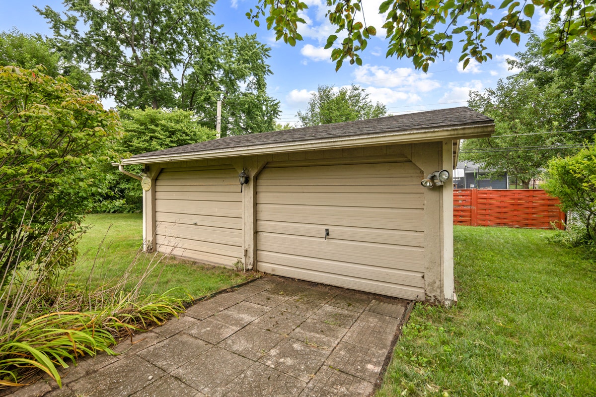 947 Diane Ave Elgin, IL 60123
