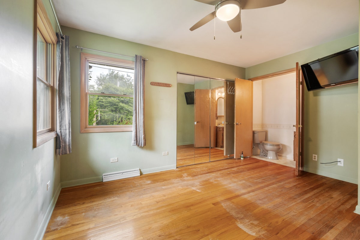 947 Diane Ave Elgin, IL 60123