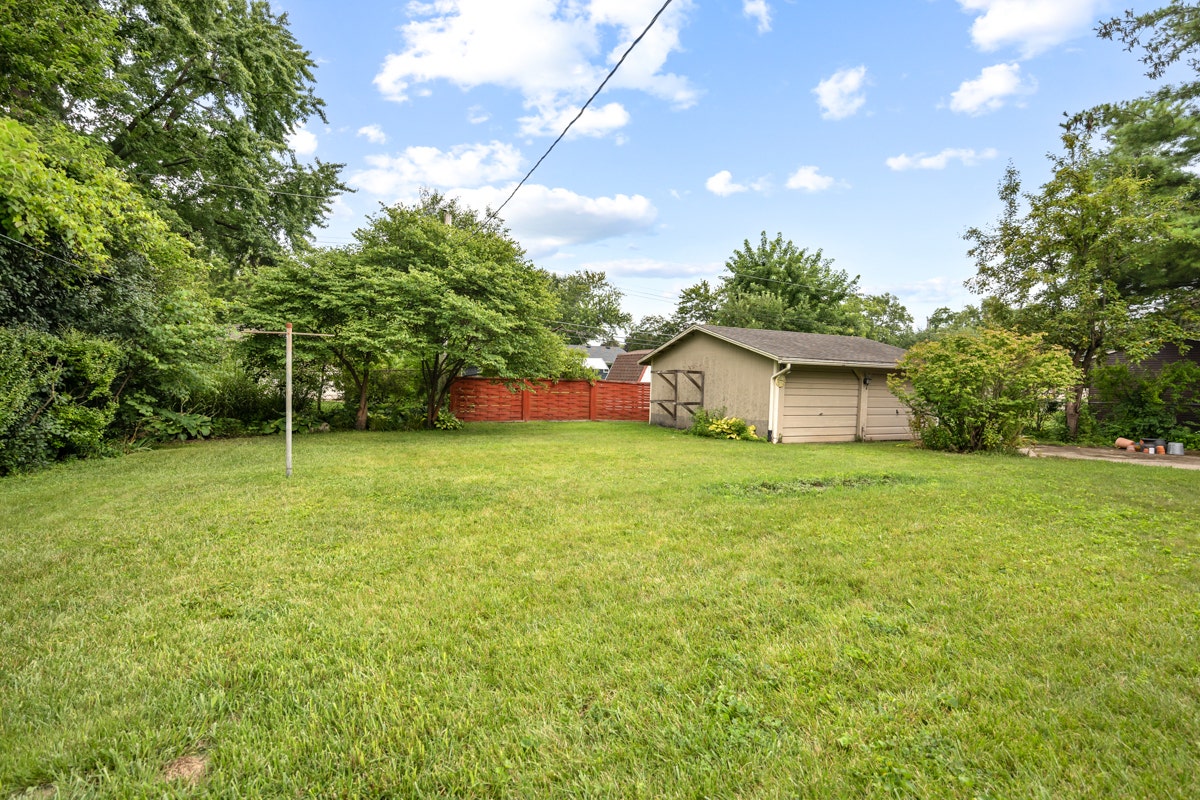947 Diane Ave Elgin, IL 60123