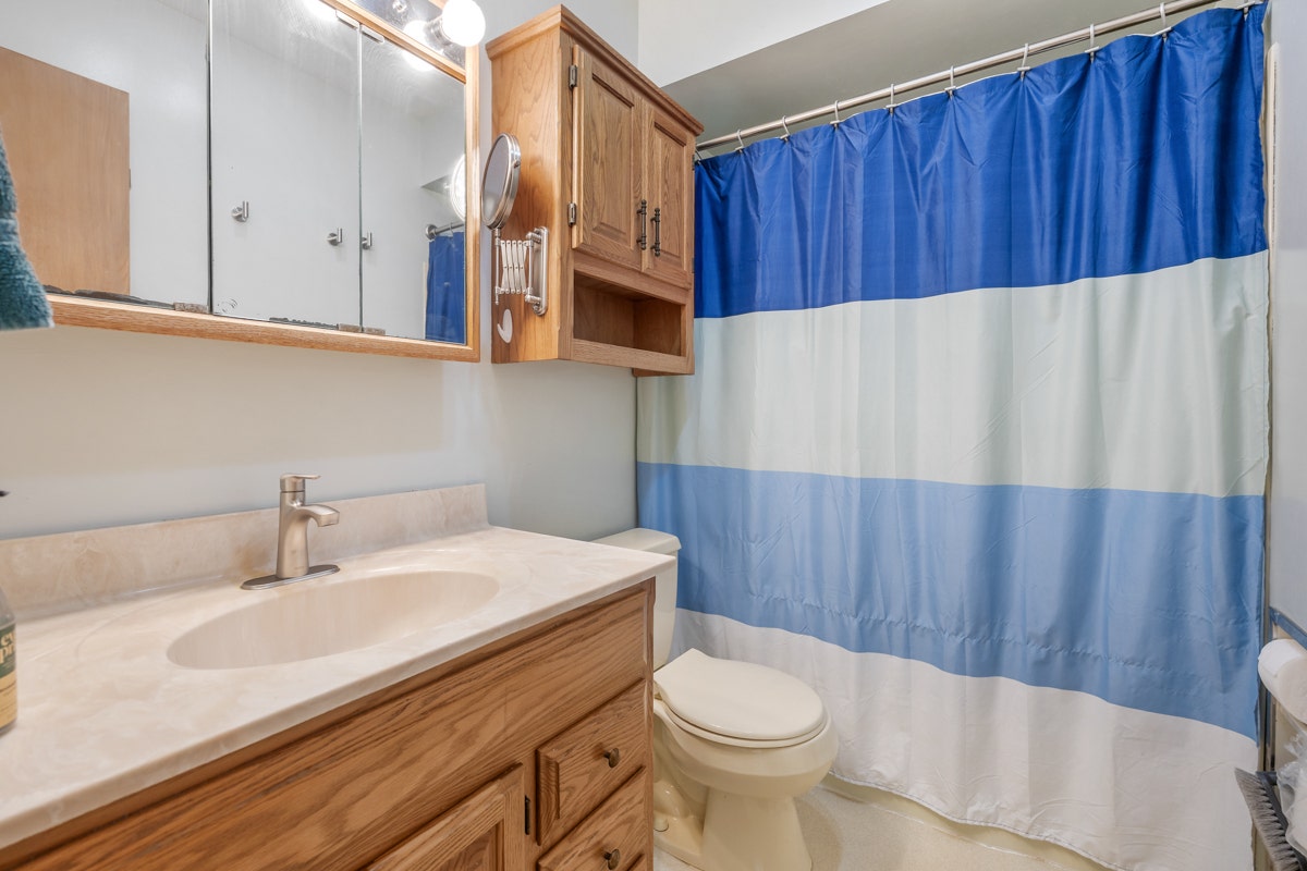 947 Diane Ave Elgin, IL 60123