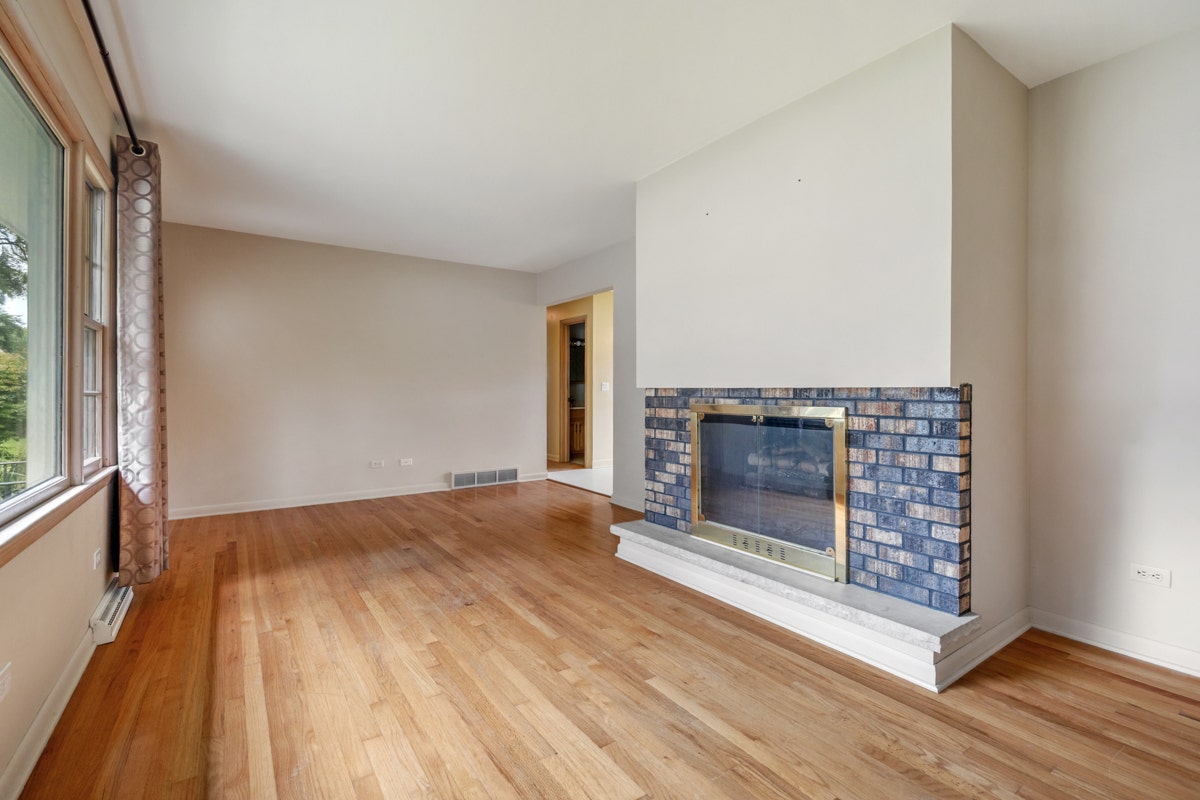 947 Diane Ave Elgin, IL 60123