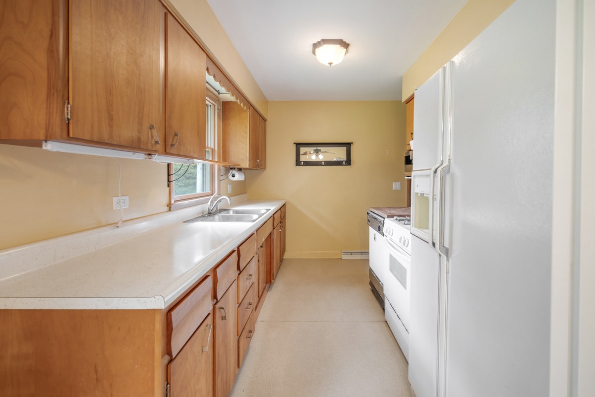 947 Diane Ave Elgin, IL 60123