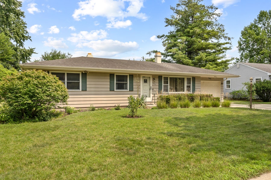 Property photo for 947 Diane Avenue, Elgin, IL