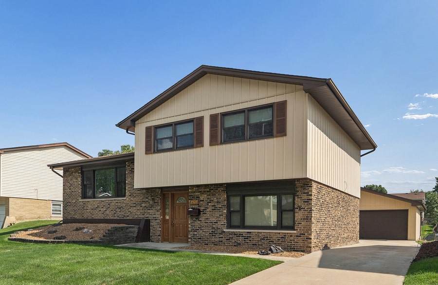 Property photo for 7527 163 Street, Tinley Park, IL