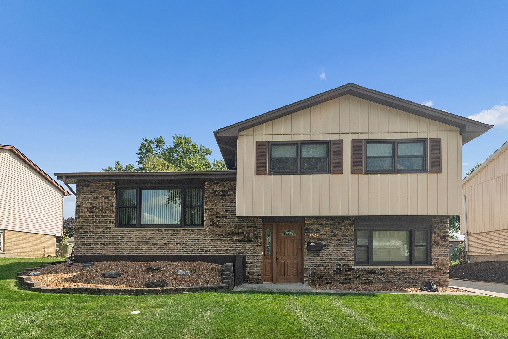 7527 163 Street, Tinley Park, IL 60477 7527 163 Street, Tinley Park, IL 60477