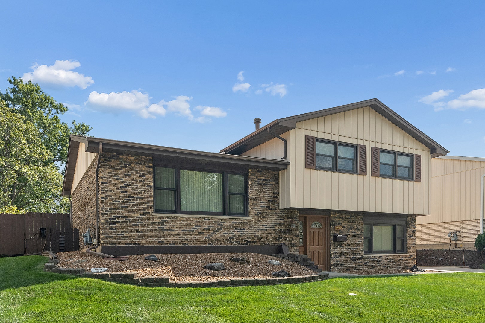 7527 163 Street, Tinley Park, IL 60477 7527 163 Street, Tinley Park, IL 60477