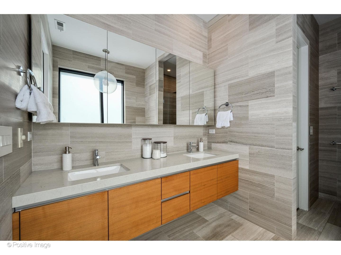 2029 N Hoyne Avenue, Chicago, IL 60647 2029 N Hoyne Avenue, Chicago, IL 60647