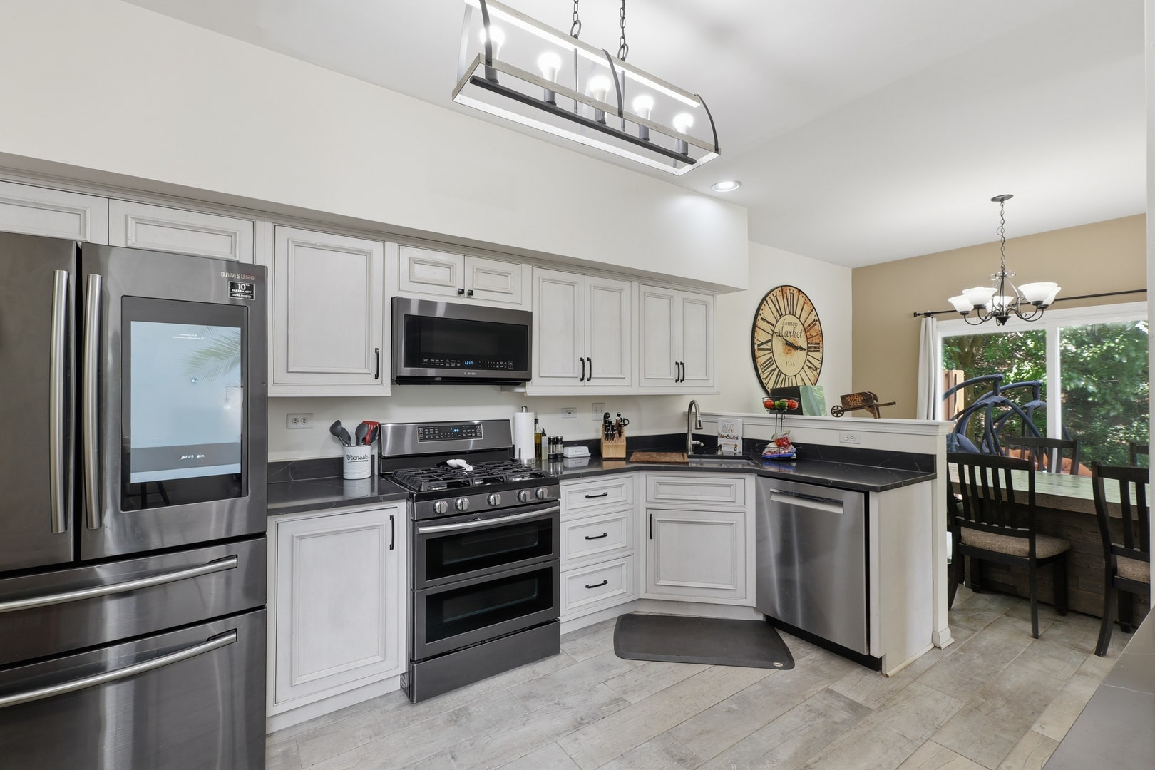 1061 Woodview Court, Aurora, IL 60502 1061 Woodview Court, Aurora, IL 60502