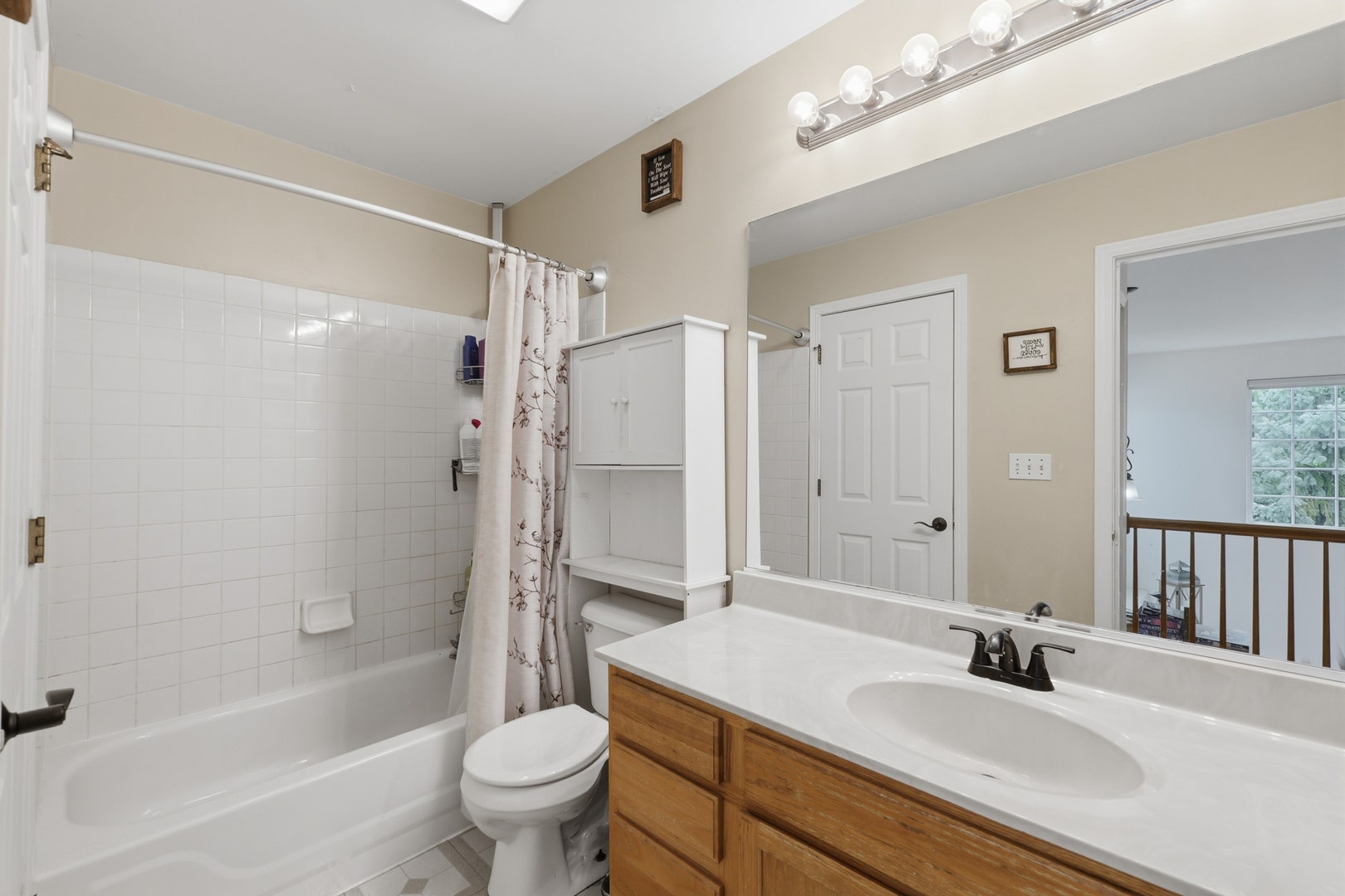 1061 Woodview Court, Aurora, IL 60502 1061 Woodview Court, Aurora, IL 60502