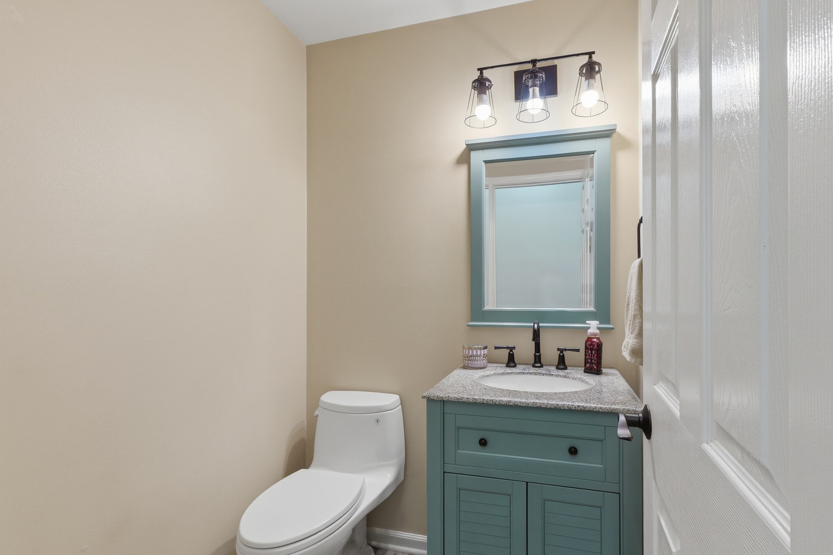 1061 Woodview Court, Aurora, IL 60502 1061 Woodview Court, Aurora, IL 60502