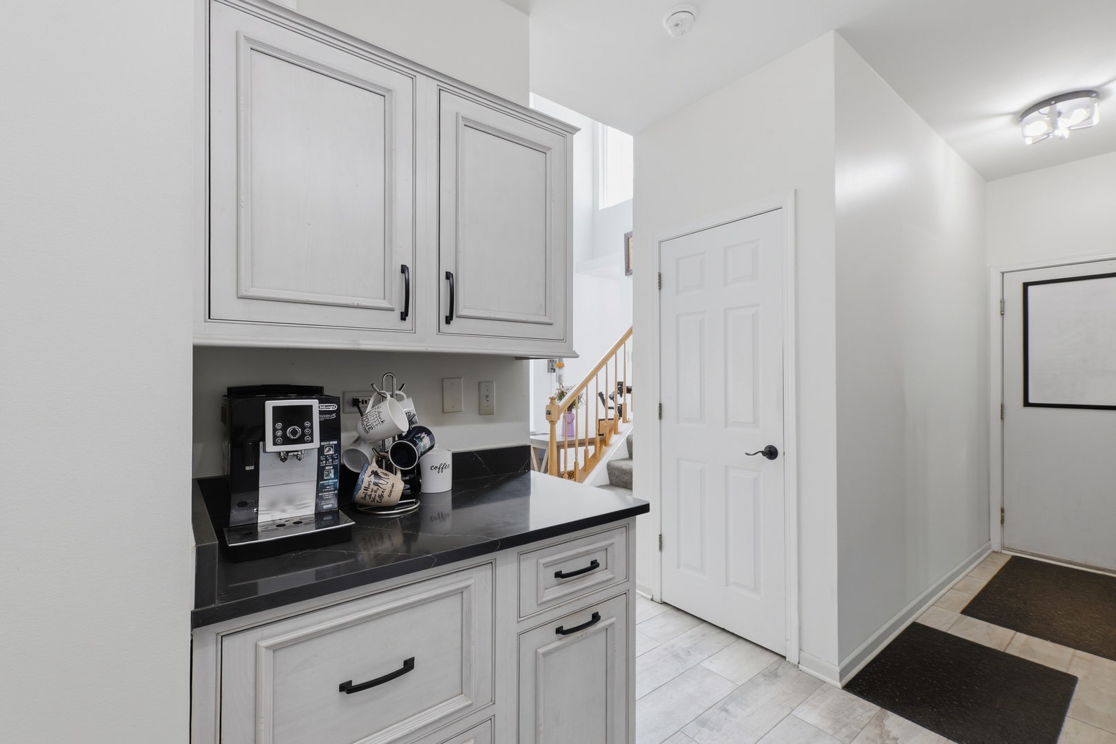1061 Woodview Court, Aurora, IL 60502 1061 Woodview Court, Aurora, IL 60502