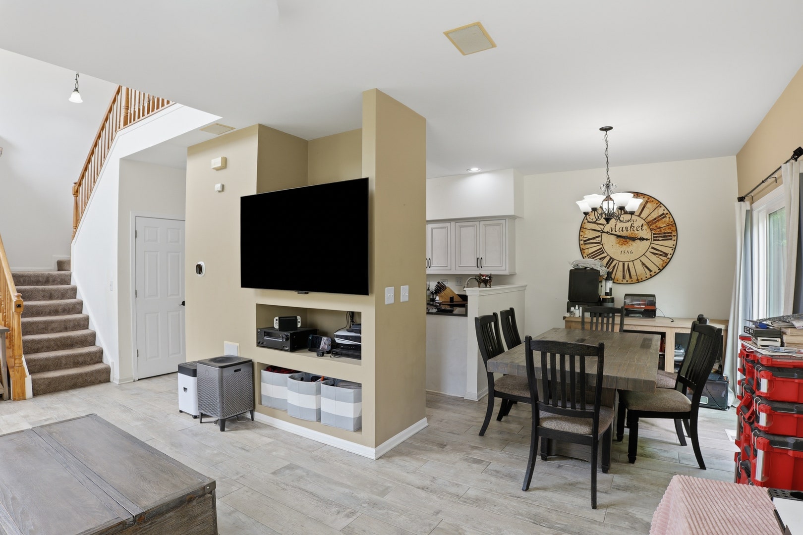 1061 Woodview Court, Aurora, IL 60502 1061 Woodview Court, Aurora, IL 60502