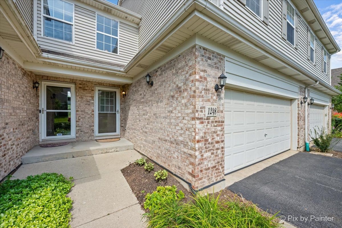 1248 Bradley Circle, Elgin, IL 60120 1248 Bradley Circle, Elgin, IL 60120