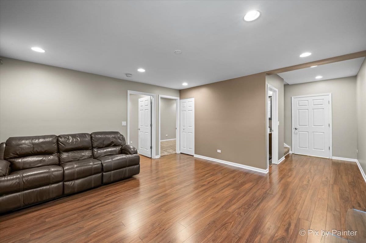 1248 Bradley Circle, Elgin, IL 60120 1248 Bradley Circle, Elgin, IL 60120