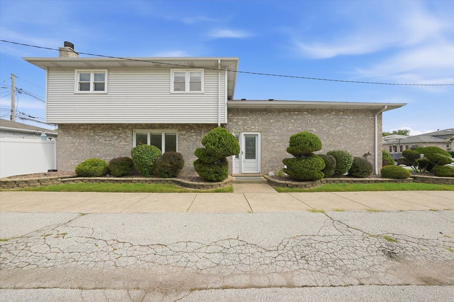 Property photo for 11758 S Avenue J, Chicago, IL