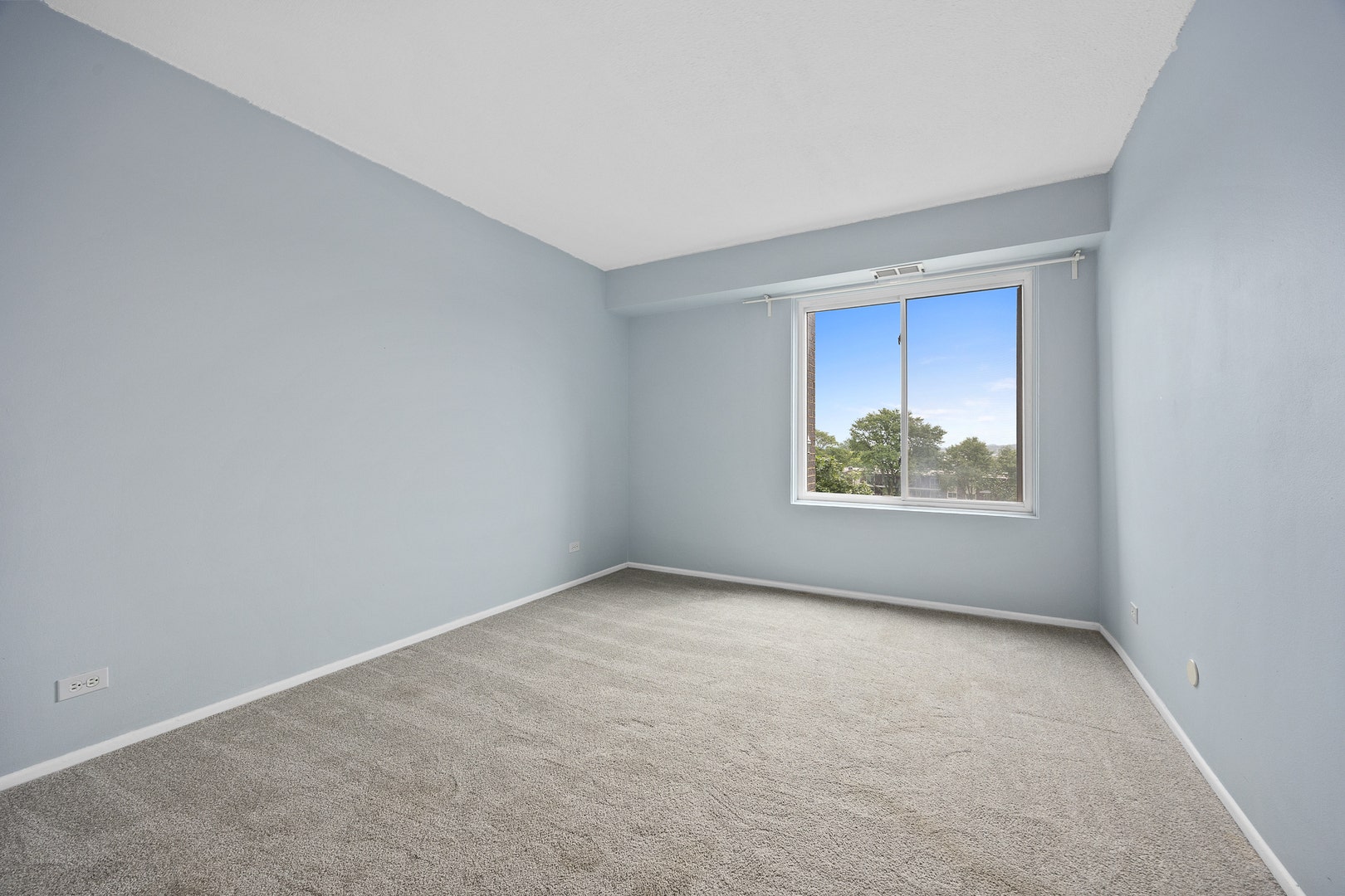 5400 Walnut Avenue, #410, Downers Grove, IL 60515