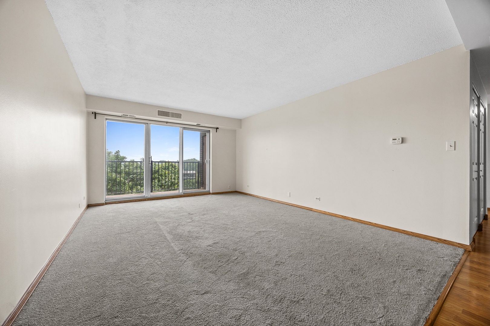 5400 Walnut Avenue, #410, Downers Grove, IL 60515