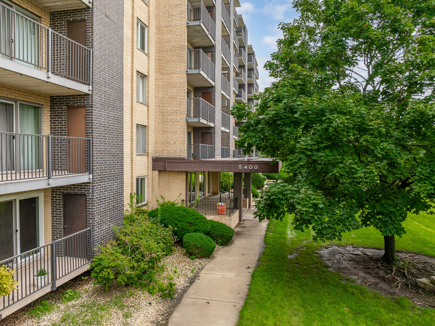 5400 Walnut Avenue, #410, Downers Grove, IL 60515