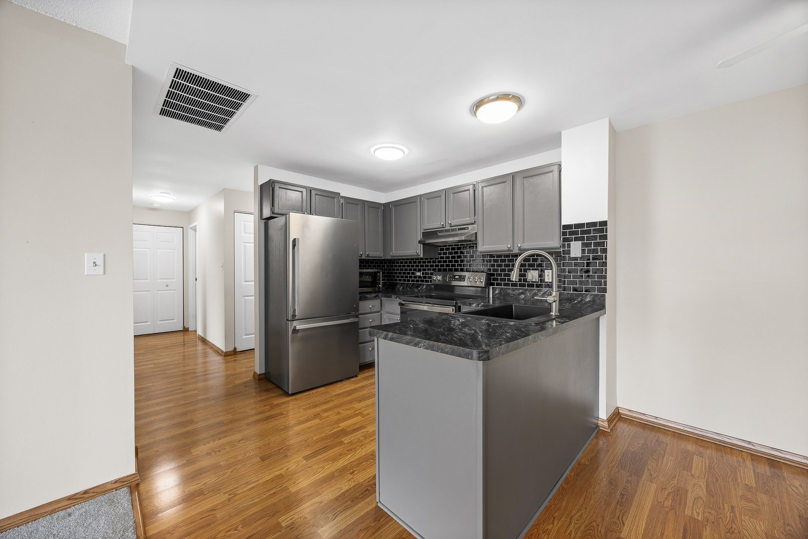 5400 Walnut Avenue, #410, Downers Grove, IL 60515