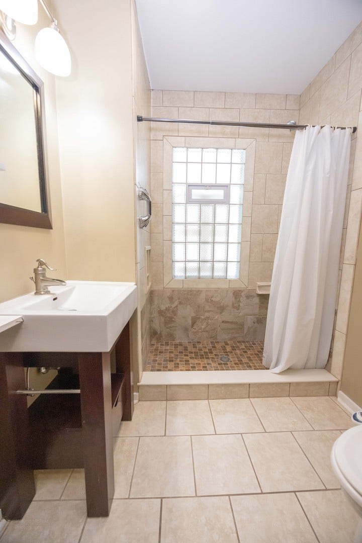811 Farragut Place, Joliet, IL 60435 811 Farragut Place, Joliet, IL 60435