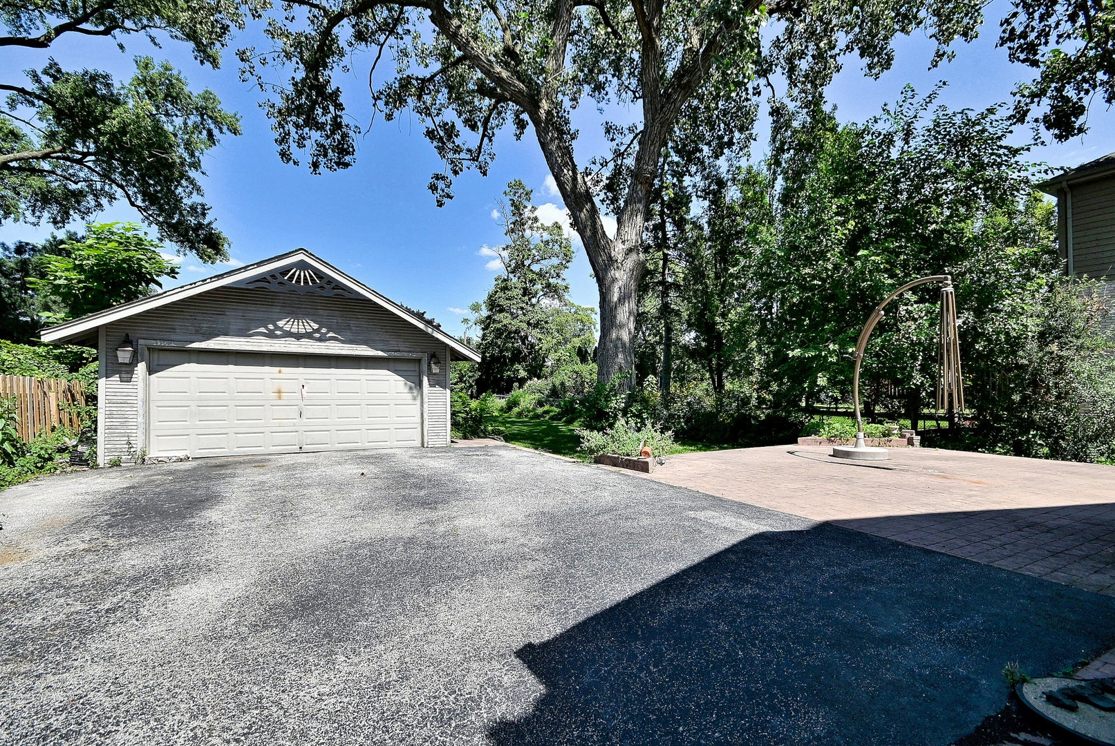 215 E Grantley Avenue, Elmhurst, IL 60126