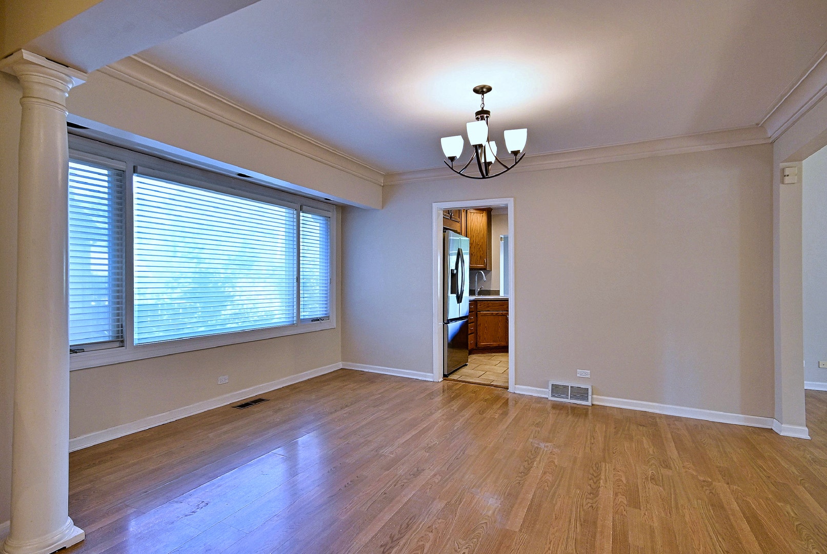 215 E Grantley Avenue, Elmhurst, IL 60126