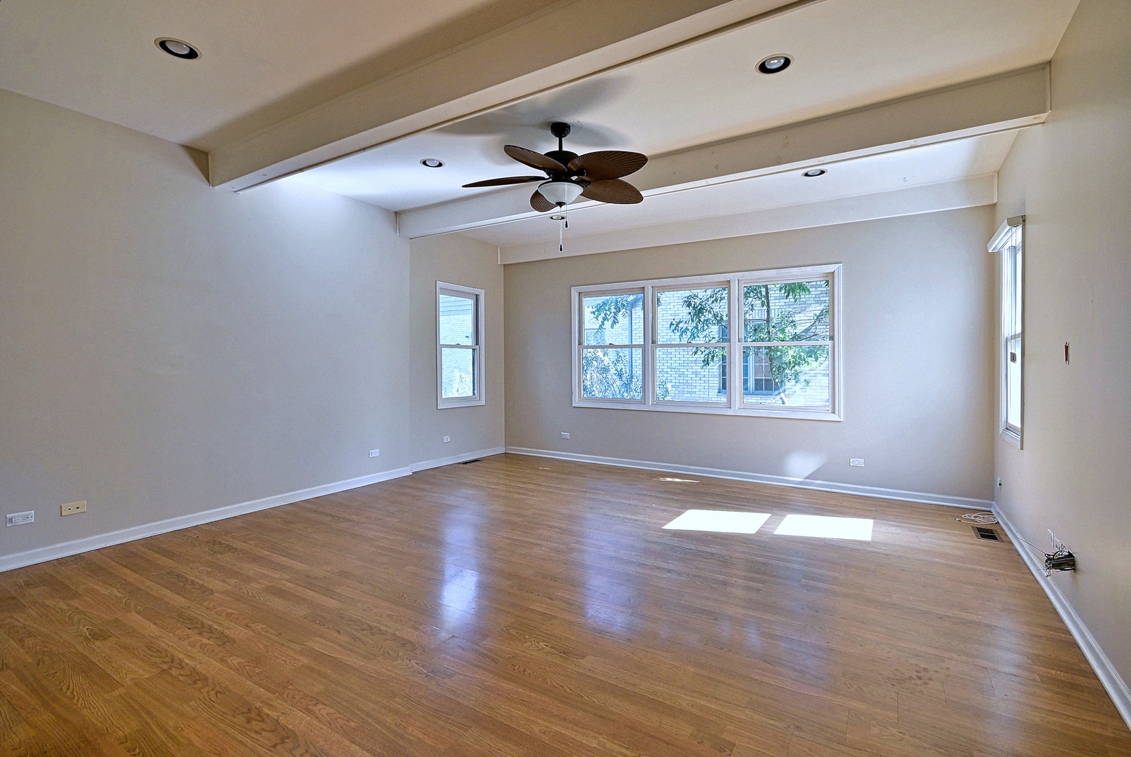 215 E Grantley Avenue, Elmhurst, IL 60126