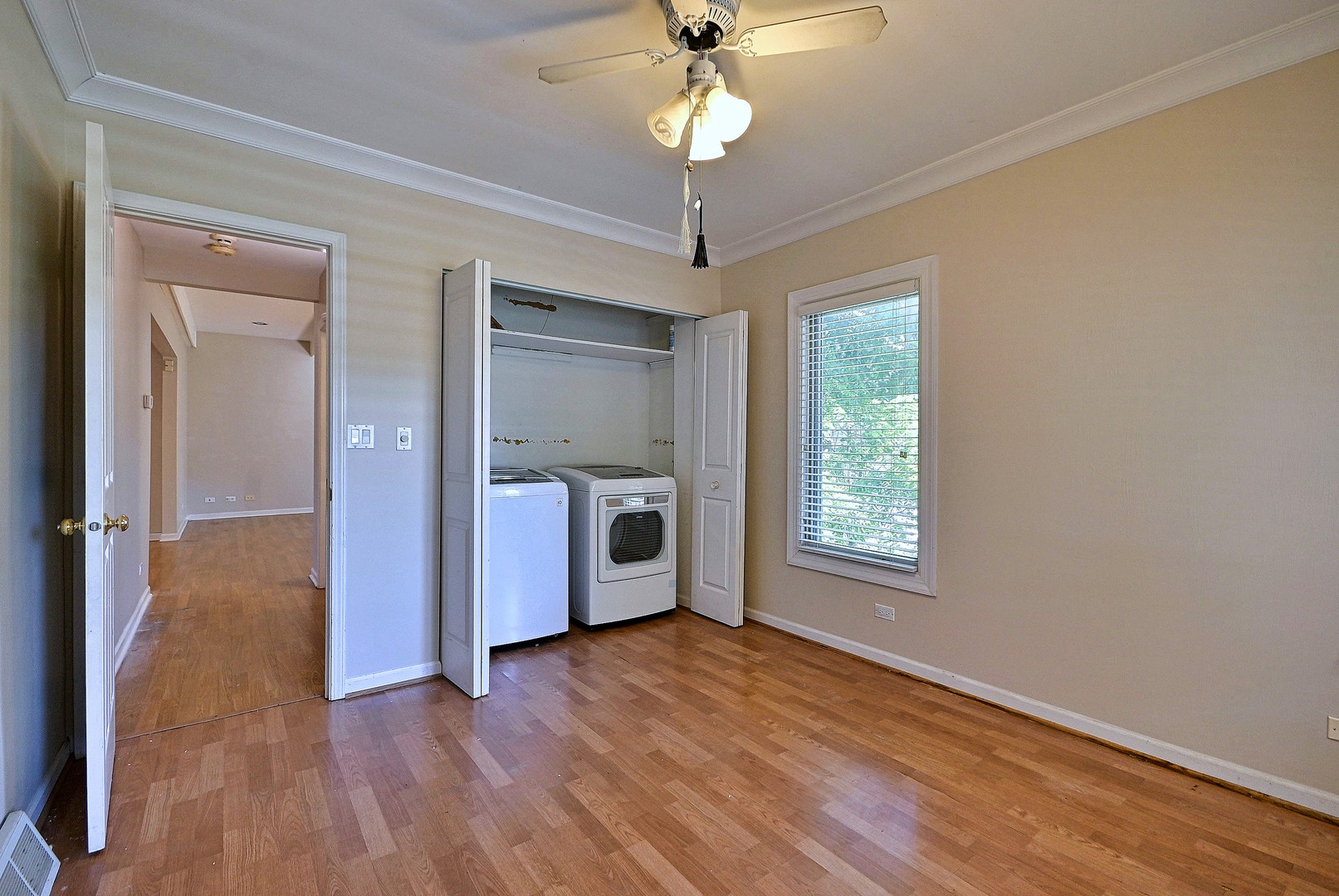 215 E Grantley Avenue, Elmhurst, IL 60126