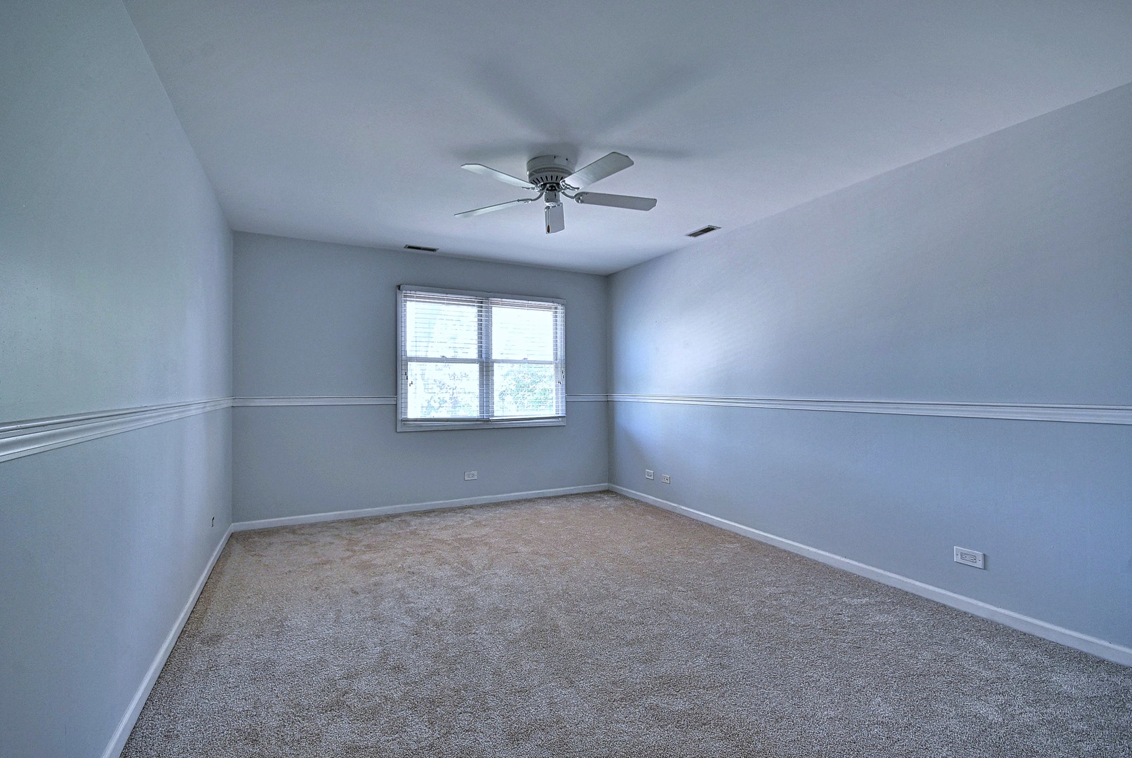 215 E Grantley Avenue, Elmhurst, IL 60126