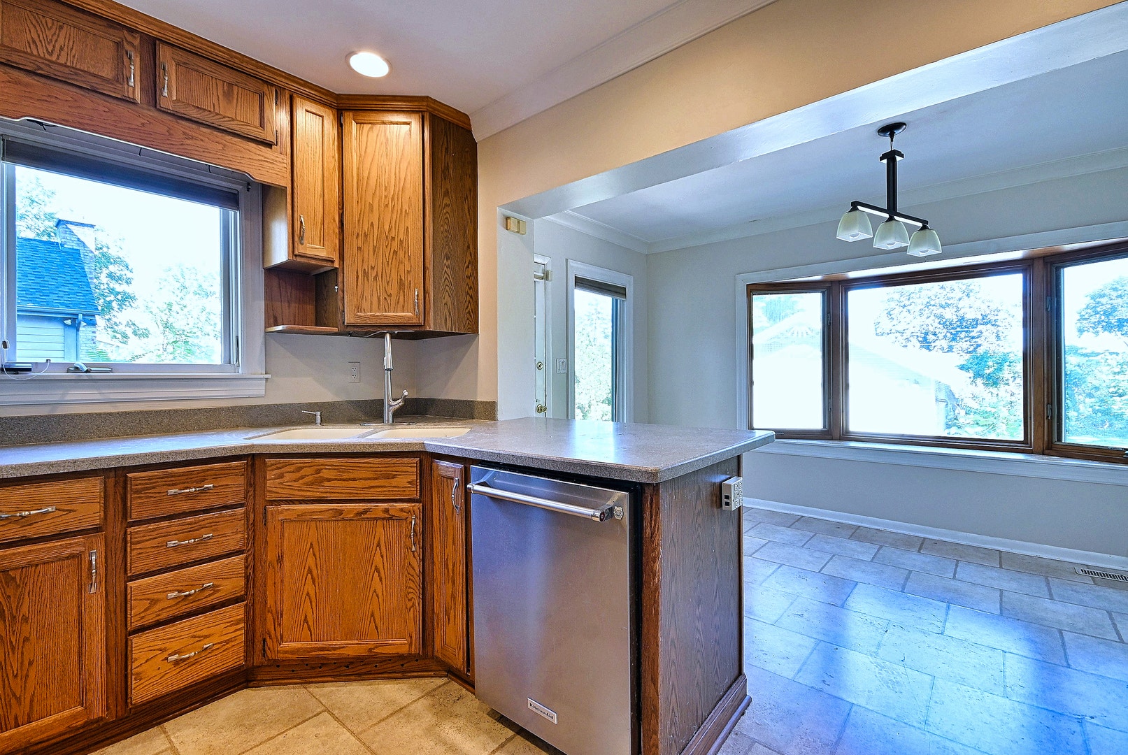215 E Grantley Avenue, Elmhurst, IL 60126