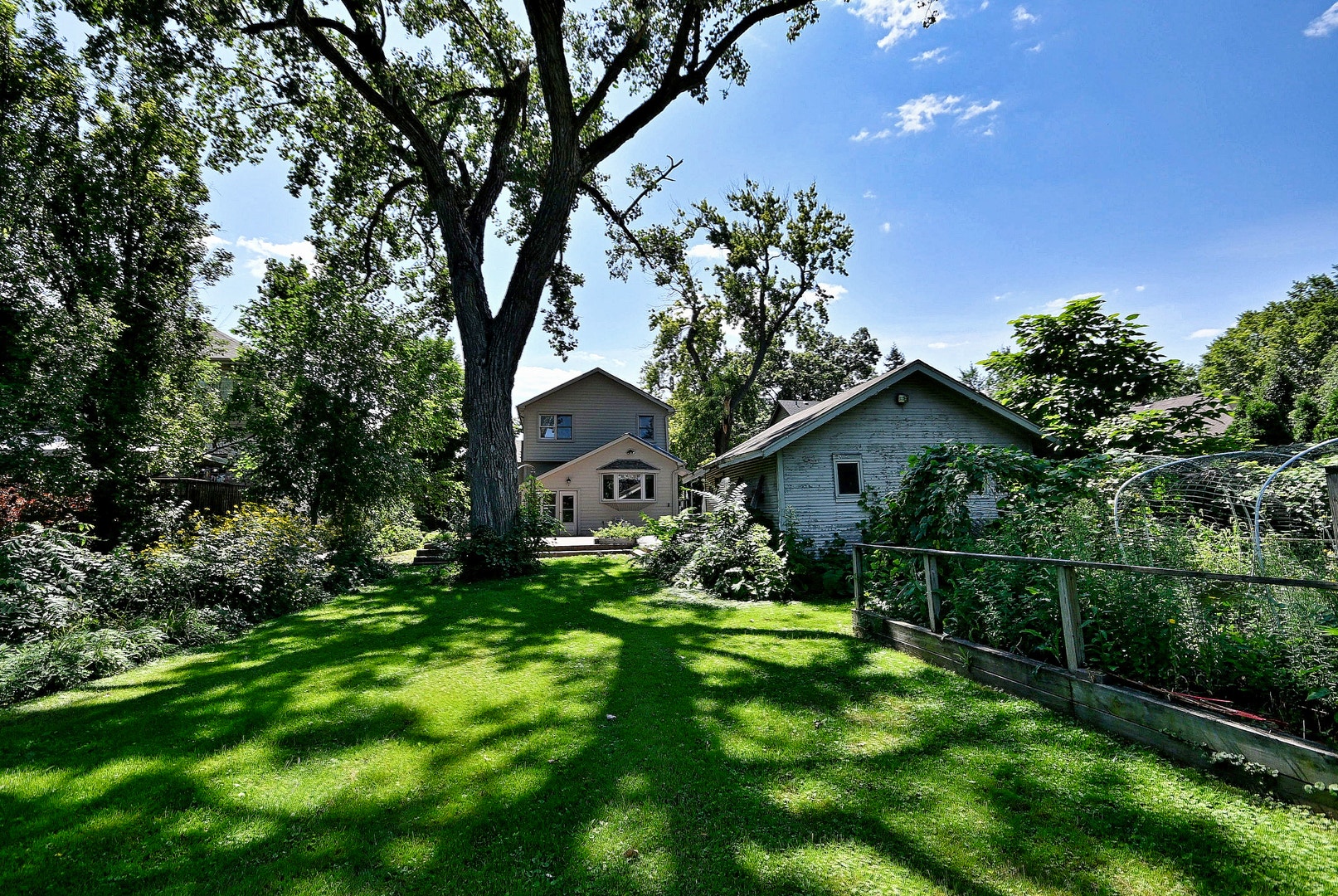 215 E Grantley Avenue, Elmhurst, IL 60126
