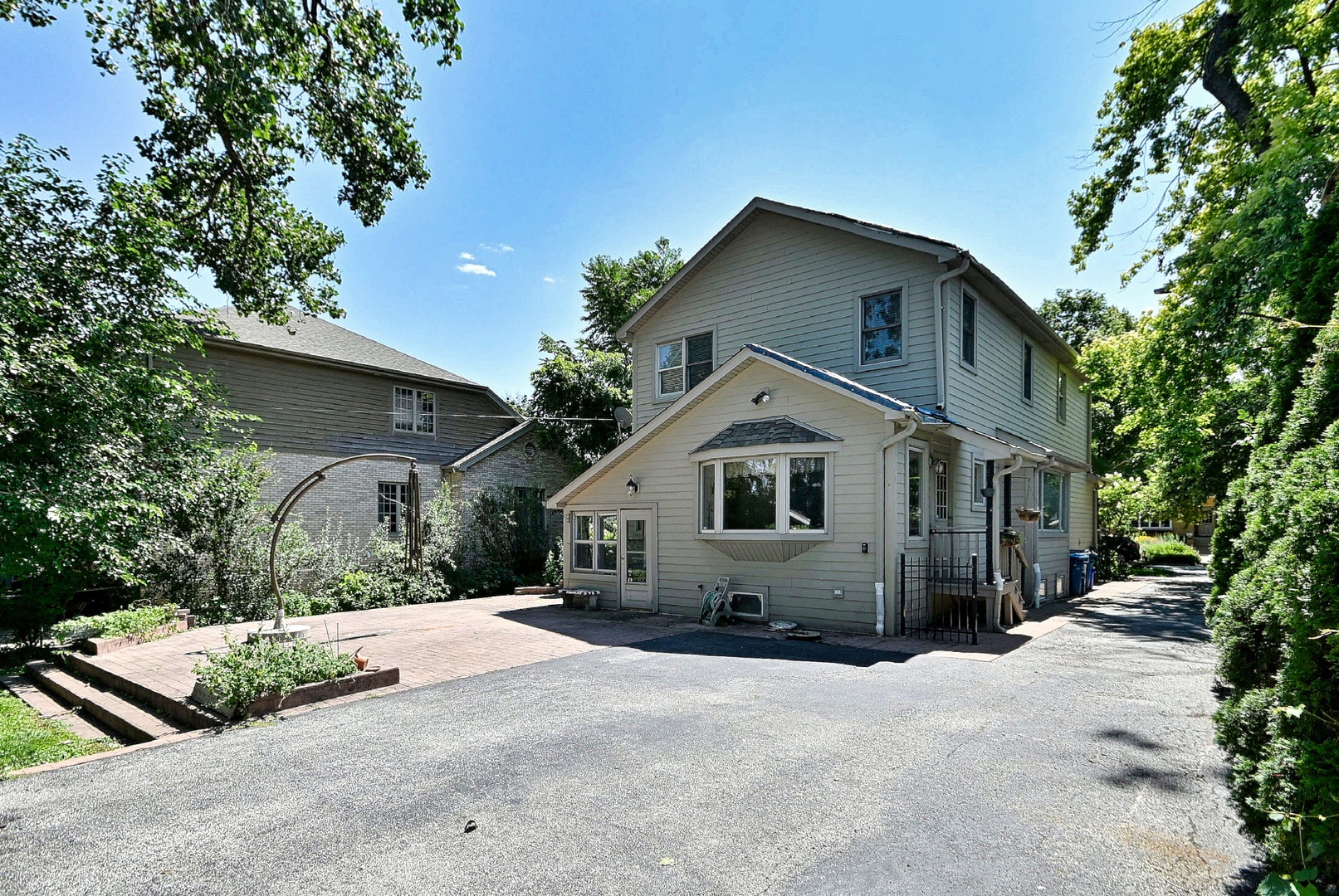 215 E Grantley Avenue, Elmhurst, IL 60126