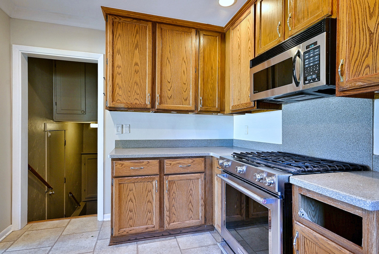 215 E Grantley Avenue, Elmhurst, IL 60126