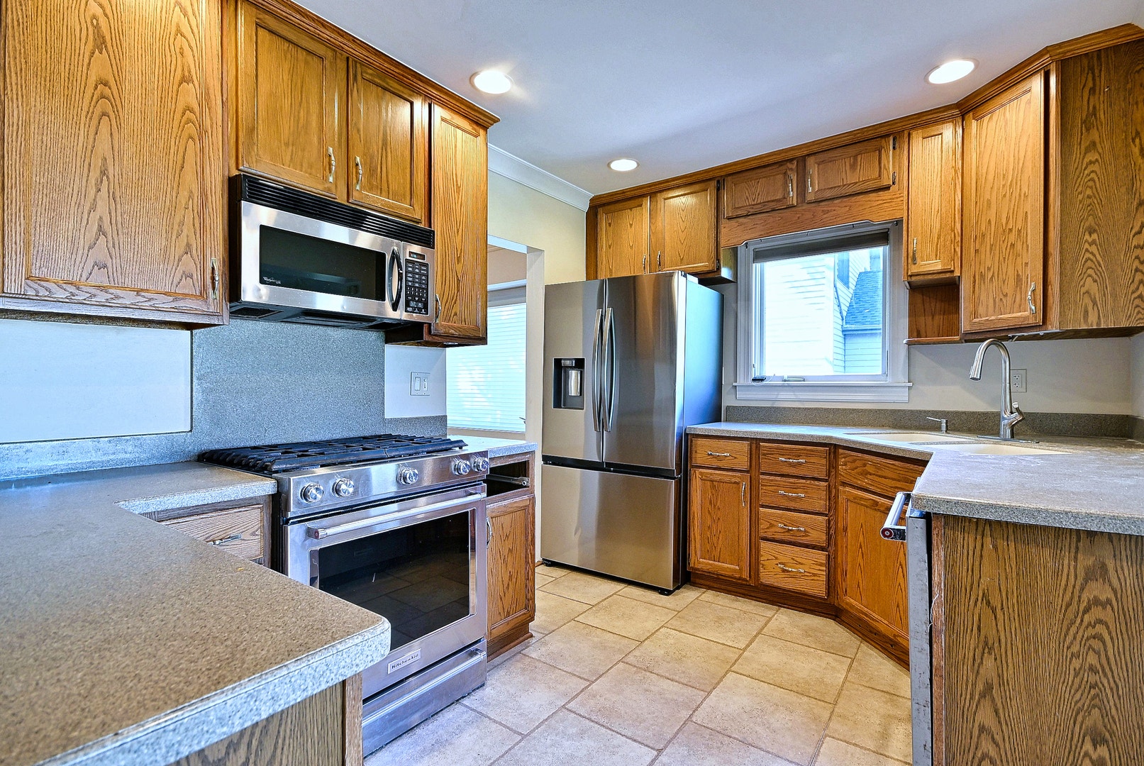 215 E Grantley Avenue, Elmhurst, IL 60126