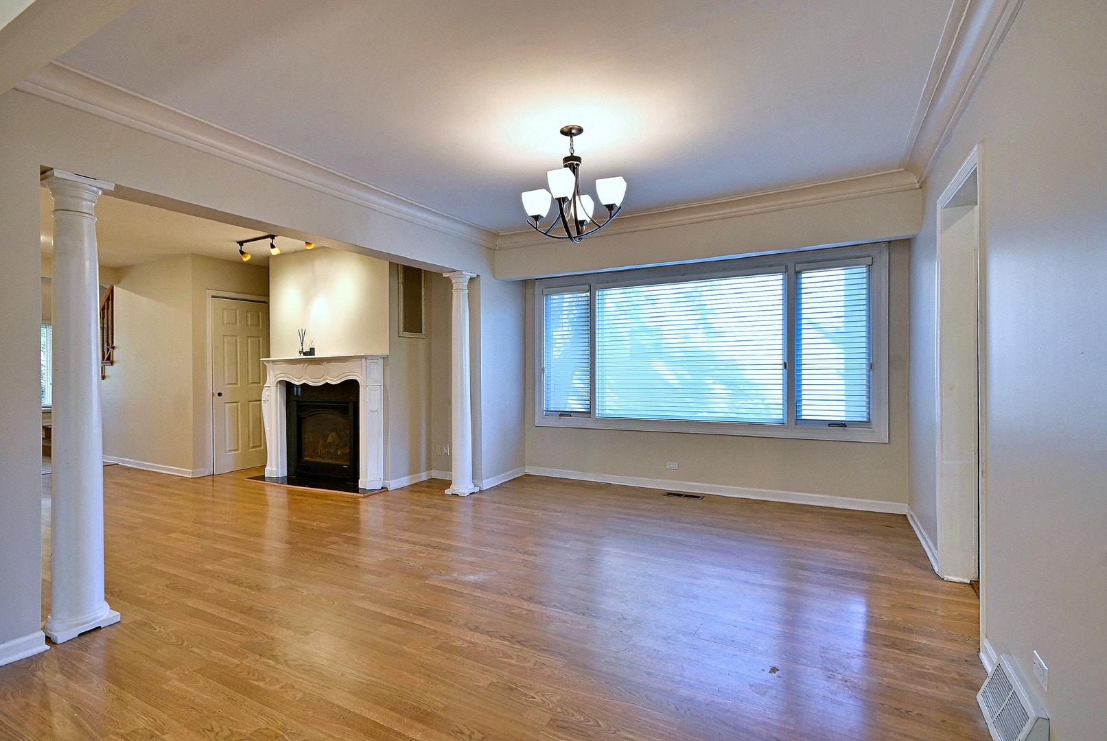 215 E Grantley Avenue, Elmhurst, IL 60126