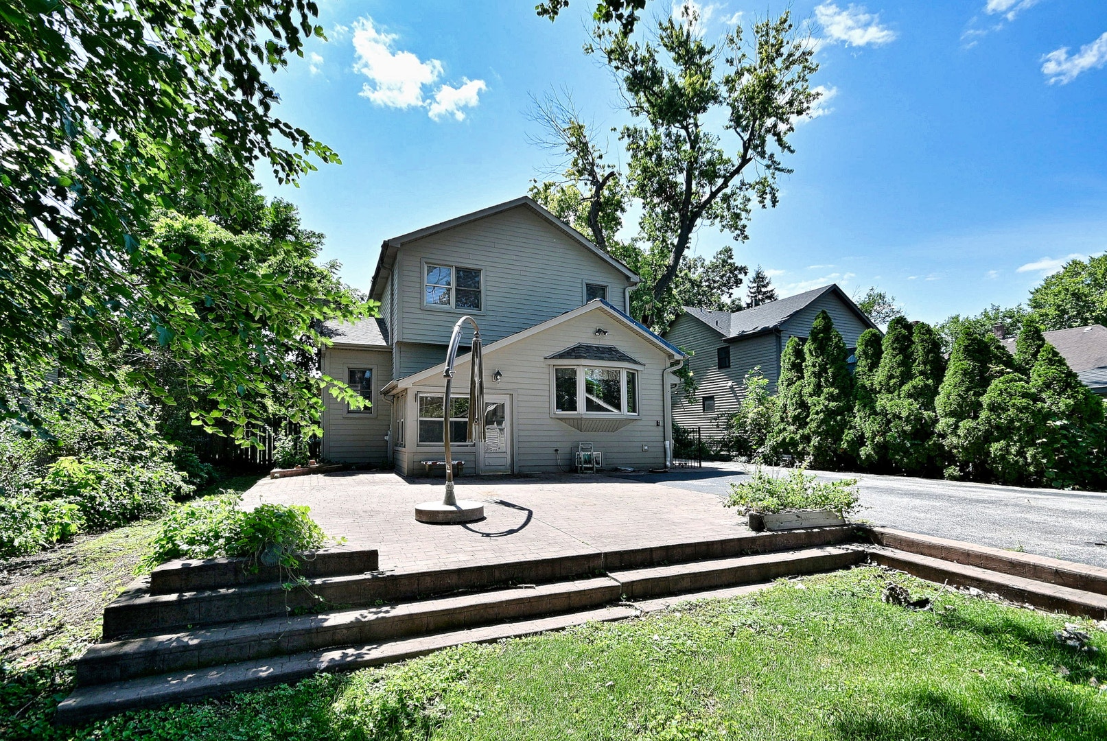 215 E Grantley Avenue, Elmhurst, IL 60126