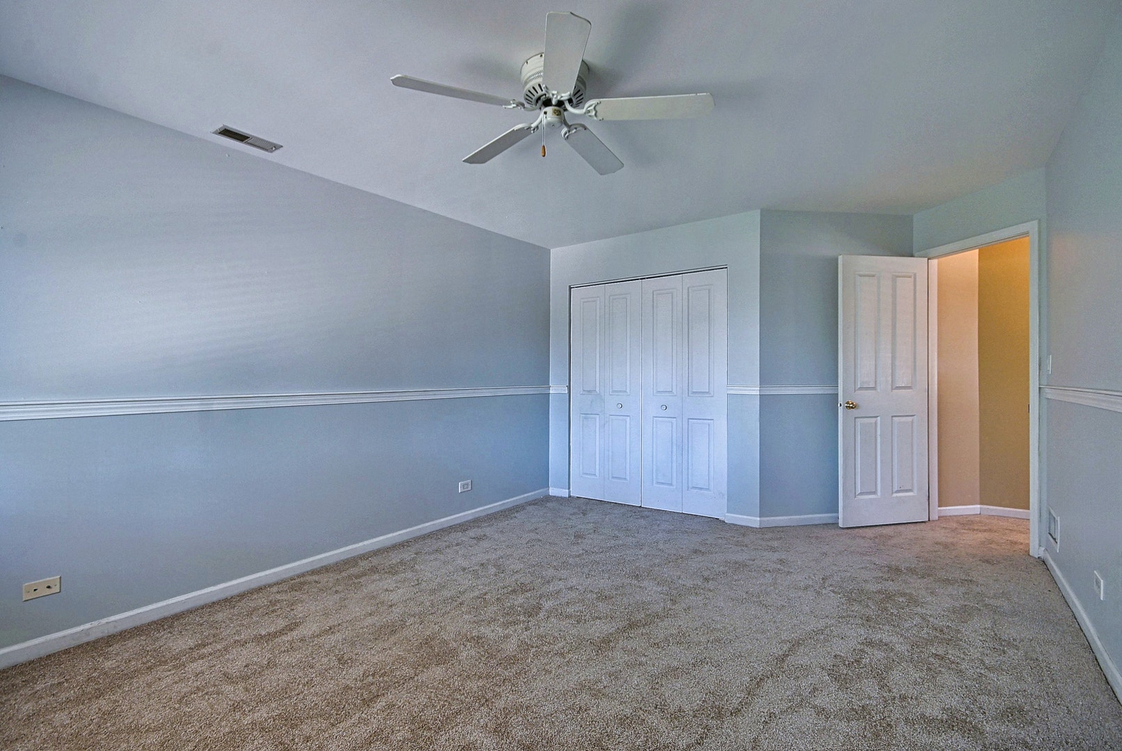 215 E Grantley Avenue, Elmhurst, IL 60126