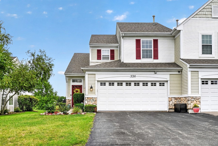 Property photo for 534 Pinebrook Drive, Bolingbrook, IL