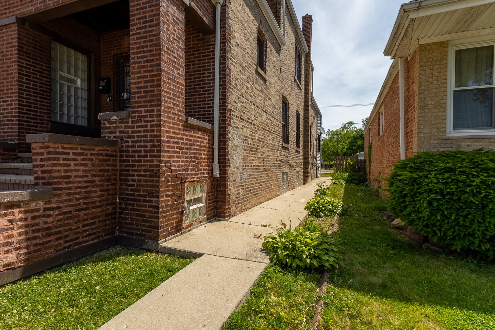 8411 S Elizabeth Street, Chicago, IL 60620 8411 S Elizabeth Street, Chicago, IL 60620